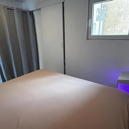 La Pitchounette Bord De Apartman *